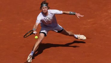 Рублев уступил Фису в финале турнира в Барселоне