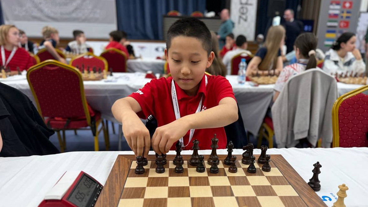 Россиянин Роман Шогджиев в 11 лет выиграл ЧМ по блицу среди шахматистов до 18 лет в апреле 2026 года