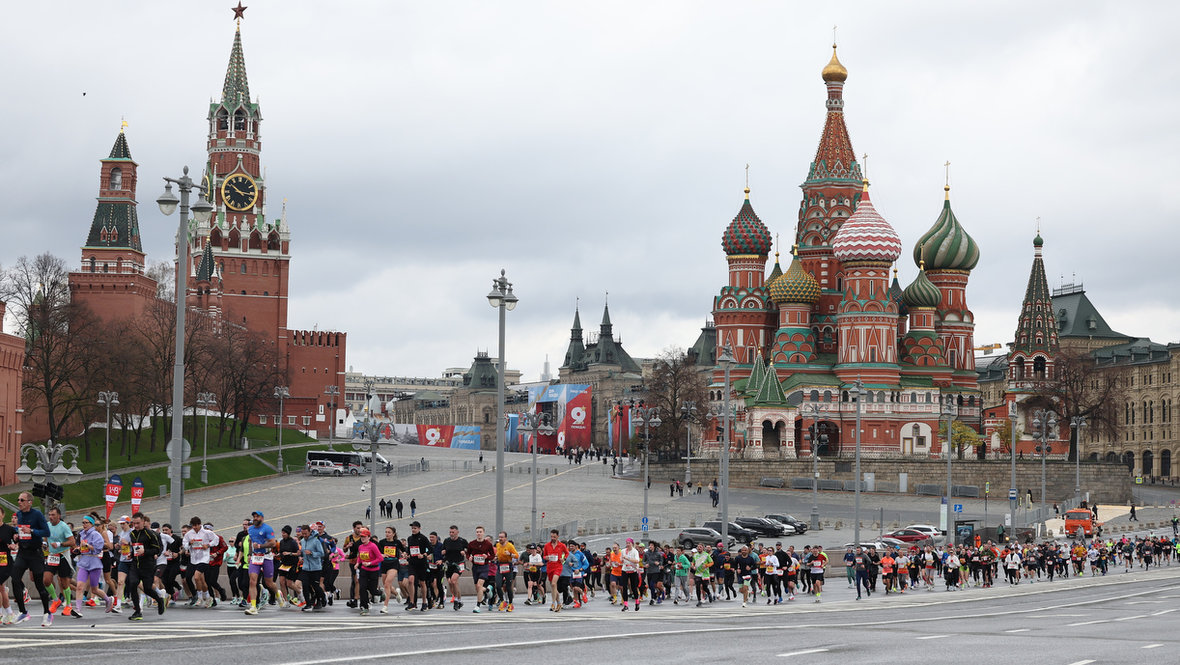 23 тысячи бегунов в центре столицы и рекорды африканцев: кадры Московского полумарафона