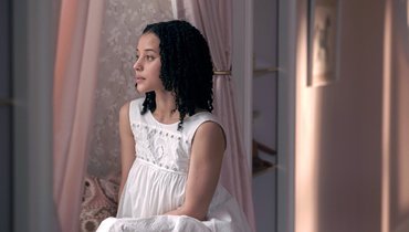 Кадр из сериала «Заветы», реж. Майк Баркер, MGM Television, Hulu