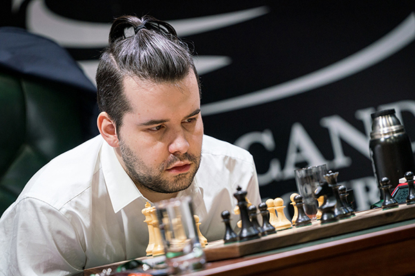 Ян Непомнящий разделил второе-четвертое место на турнире Sardinia World Chess Festival 2026: подробности