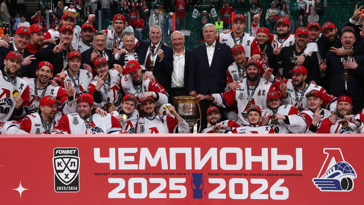 «Локомотив» — двукратный! Дубль Сурина, падение Мельничука и шампанское из Кубка Гагарина
