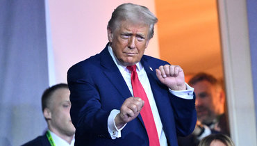 ФИФА разрешила Трампу нарушить протокол. Президент США сможет вручить трофей победителю ЧМ-2026