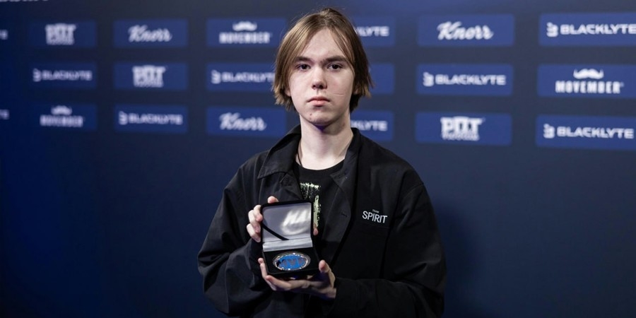 donk с медалью MVP BLAST Bounty Spring 2025.