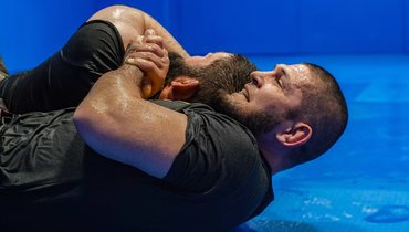 «Хабиб не почувствует Стриклэнда. Повалит и начнет убивать». Одноклубники — о невероятной форме Орла спустя 6 лет после ухода