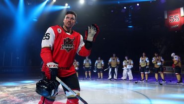 Звезды НХЛ и КХЛ проводили олимпийского чемпиона. В Череповце прошел прощальный матч Киселевича