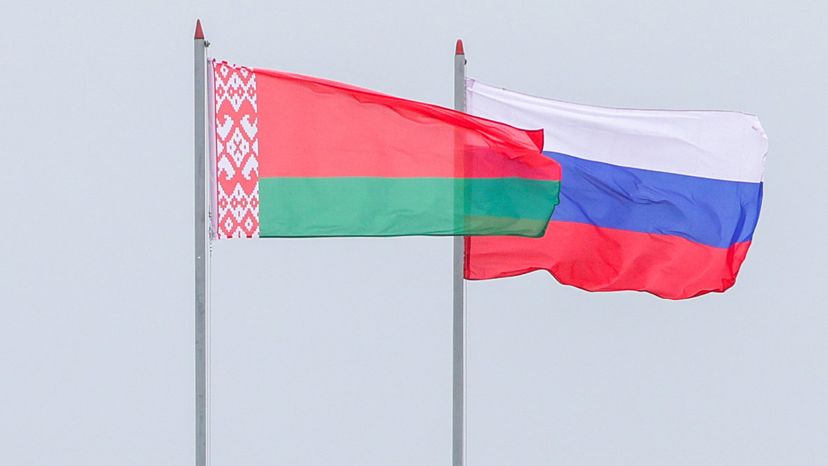 Флаги Россиии и Белоруссии.