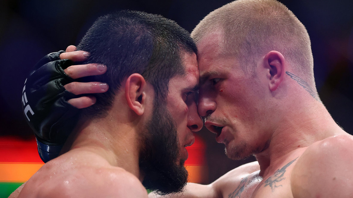 Махачев, Хабиб и флаг России: Ислам защитил чемпионский пояс на UFC 330 в Филадельфии