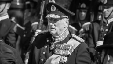 Участвовал в трех Олимпиадах и завершил карьеру в 85 лет. Умер король Норвегии Харальд V