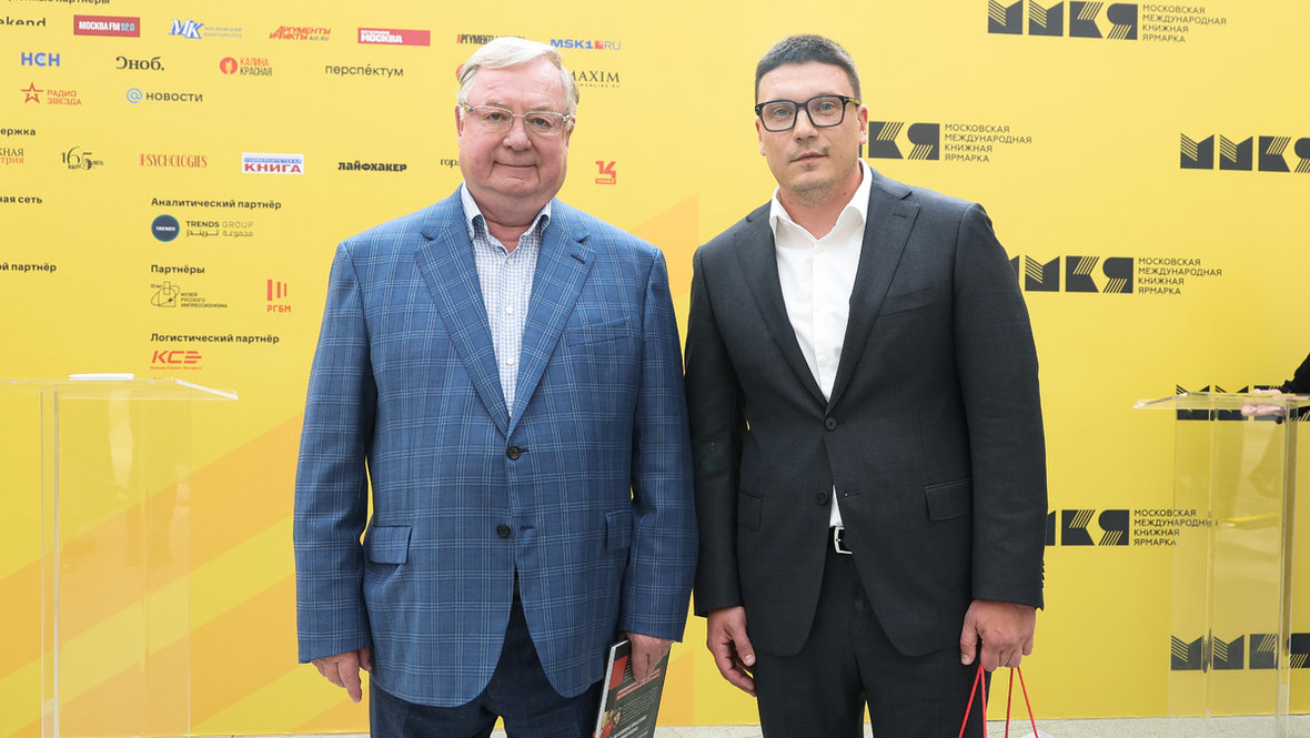 Президент Российского книжного союза, председатель правления РКС Сергей Степашин и генеральный директор компании FONBET Александр Парамонов.