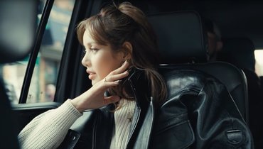 Кадр из документального фильма Always Lalisa, реж. Сью Ким, Sony Music Vision, Tremolo Productions, Salt Water Productions, LLOUD Co, RCA Records
