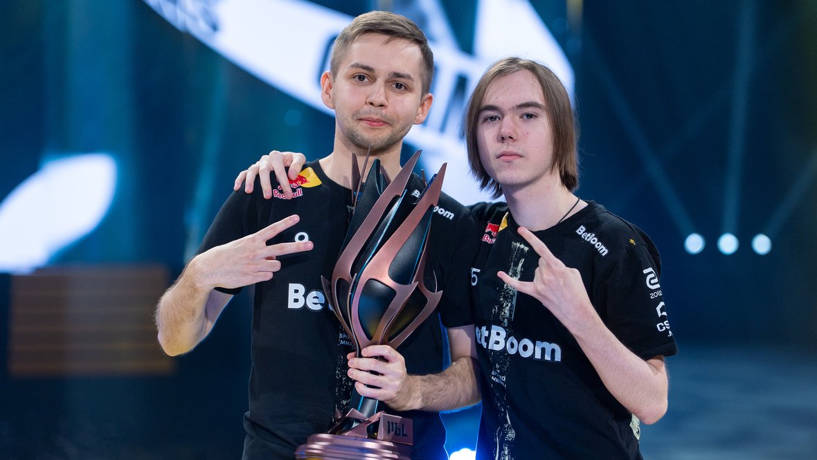 sh1ro и donk с трофеем PGL Astana 2025.