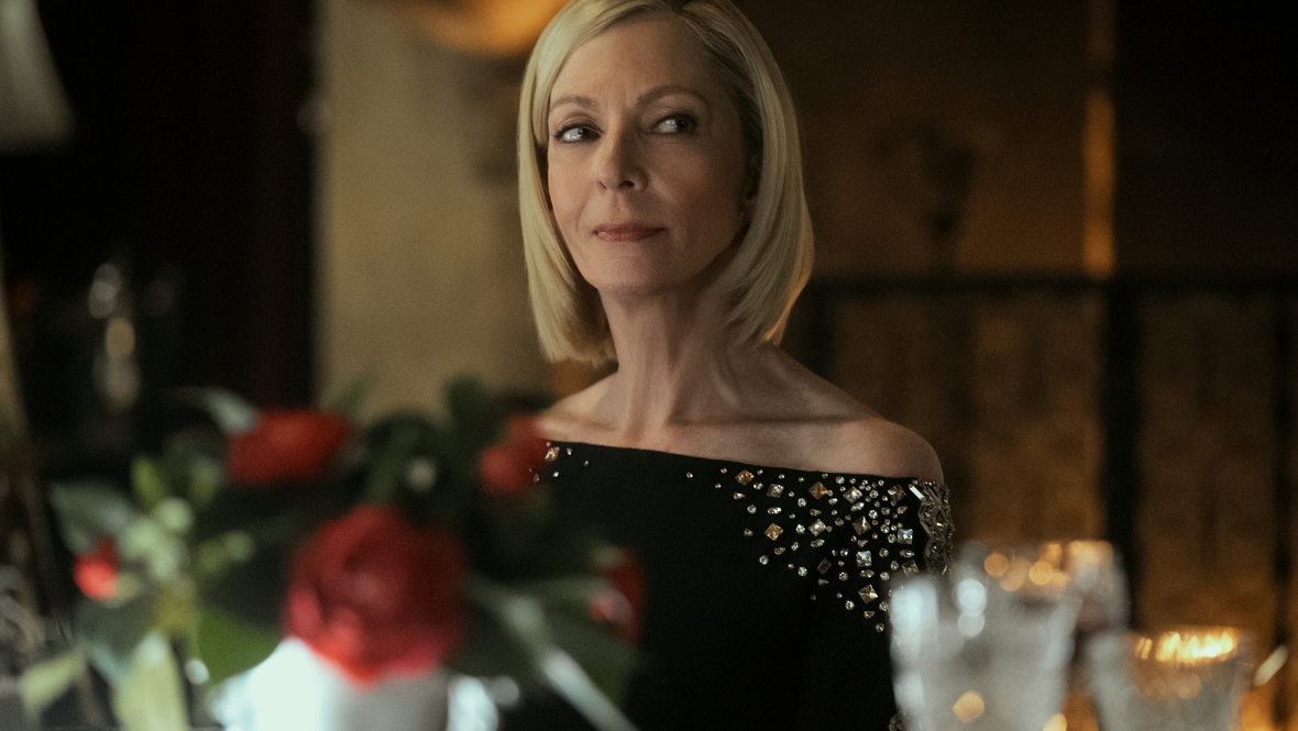 Кадр из сериала «Дипломатка», создатель Дебора Кан, Netflix