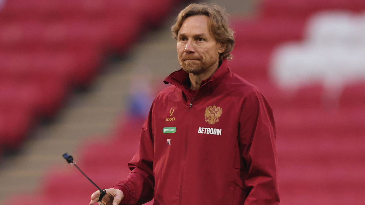 Главный тренер сборной России Валерий Карпин.