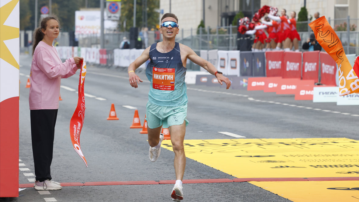 Никитин и Аплачкина стали чемпионами России, выиграв «Красно-белый забег»