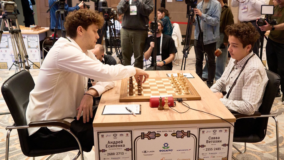 Андрей Есипенко и Лея Гарифуллина выиграли чемпионат России по шахматам-2026: результаты суперфиналов в Ростове-на-Дону