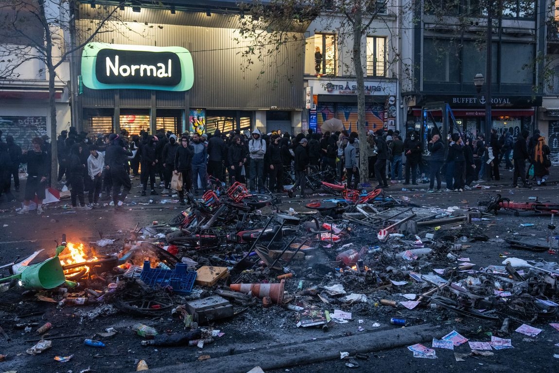 Беспорядки во Франции 2026: Галатасарай просит защиты УЕФА, разграблены магазины Лилля и Марселя, украдены вещи Месси