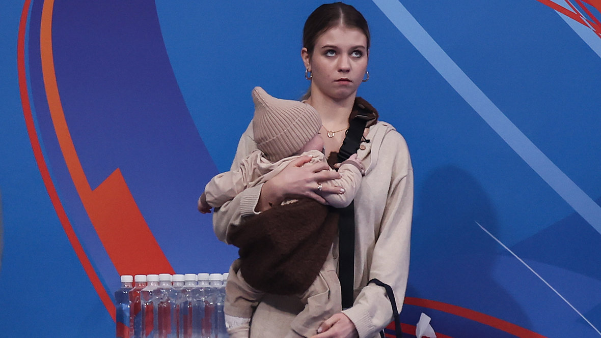 Александра Трусова с сыном.