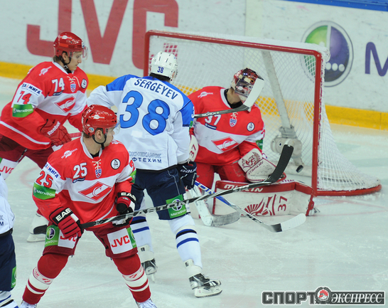 "СПАРТАК" КРУПНО ПРОИГРАЛ "НЕФТЕХИМИКУ"