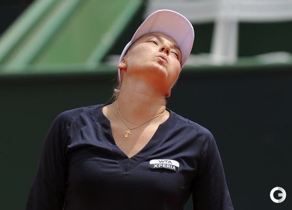 ПЕТРОВА ПОКИДАЕТ ЭШТОРИЛ