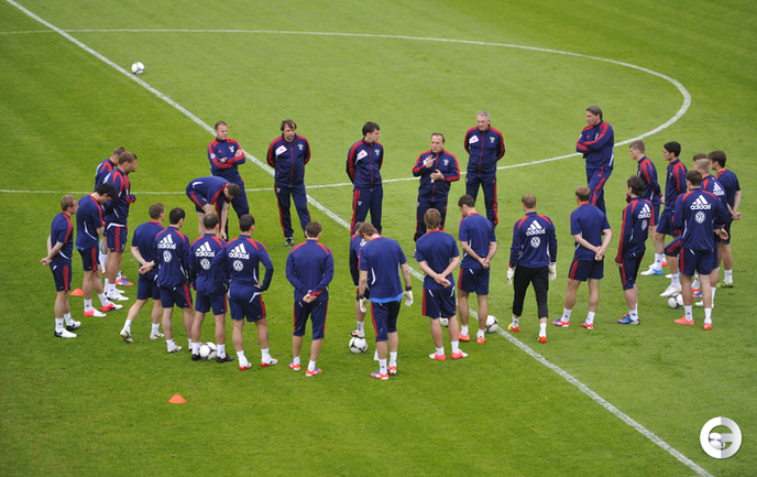 АДВОКАТ ОТКРЫЛ ДВЕРИ СБОРНОЙ