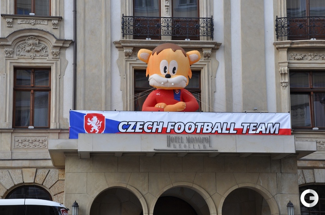 ВРОЦЛАВ: В РАЙОНЕ ФАН-ЗОНЫ, ГОСТИНИЦЫ MONOPOL, ГДЕ ЖИВУТ ЧЕХИ, И PARK PLAZA, ГДЕ ПОСЕЛИТСЯ СБОРНАЯ РОССИИ