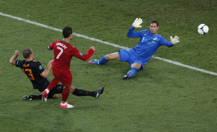 КРИШТИАНУ РОНАЛДУ ДВАЖДЫ ЗАБИЛ ГОЛЛАНДЦАМ