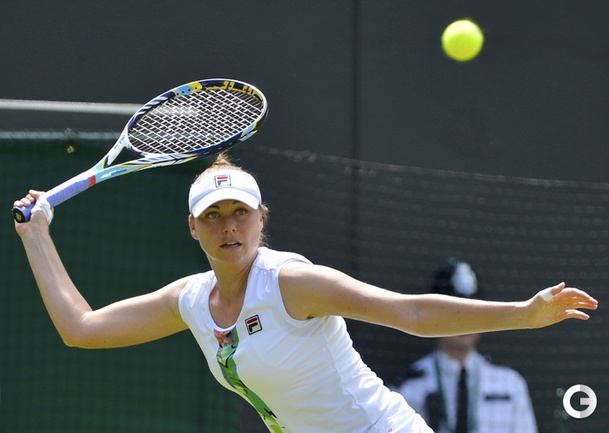 ЗВОНАРЕВА - ВО ВТОРОМ КРУГЕ УИМБЛДОНА