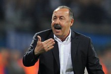 Главный тренер киевского "Динамо" Валерий ГАЗЗАЕВ в матче Лиги чемпионов с "Рубином". Фото AFP