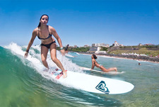 О чем думает девушка в купальнике