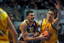 Дебютанты рубятся - щепки летят