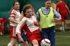 Первым делом, первым делом на футбол мы...