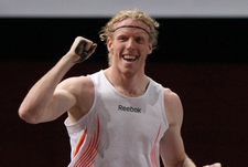 Стив ХУКЕР на февральском турнире в Париже. Фото AFP