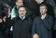 Министр спорта Виталий МУТКО (слева) вместе с Романом АБРАМОВИЧЕМ наблюдает за матчем Словения - Россия. Фото Александра ФЕДОРОВА, "СЭ"