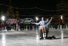 Лондон-2012 приветствовал Сочи-2014 красочным шоу "Ледовый альбион"