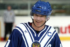 Капитан команды "Газпром экспорт", президент КХЛ Александр МЕДВЕДЕВ. Фото КХД