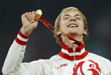 19 августа 2008 года. Пекин. Андрей СИЛЬНОВ с золотой медалью Олимпийских игр. Фото REUTERS