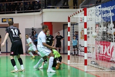 Лидер теряет первые очки