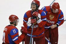 Вчера. Ванкувер. Россия - Канада - 3:7. Евгений МАЛКИН, Александр ОВЕЧКИН и Андрей МАРКОВ после матча. Фото REUTERS