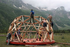 Продолжается строительство хижины на Эльбрусе