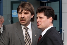 Президент ХК МВД Михаил ТЮРКИН (справа) и главный тренер команды Олег ЗНАРОК. Фото КХЛ.