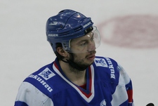 2005 год. Форвард "Лады" Илья ВОРОБЬЕВ в матче финальной серии чемпионата России против "Динамо". Фото Александра ФЕДОРОВА, "СЭ"