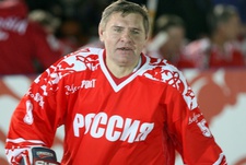 9 декабря 2006 года. Москва. Красная площадь. Матч сборной СССР и сборной мира. Владимир КРУТОВ. Фото Татьяны ДОРОГУТИНОЙ, "СЭ"