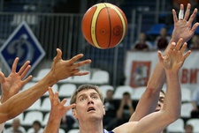 Еще один арбитр наказан за свистки в пользу "Локомотива"