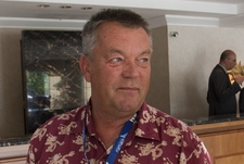 Тот, кто научил костюмы плавать