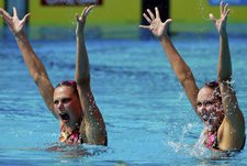 Молния распугала синхронисток