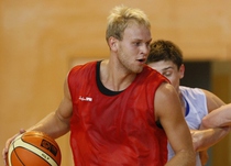 Антон Понкрашов:  "Готов хоть сто раз падать за мячом на пол"