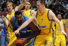 Теперь Блатт играет против России.  И выигрывает