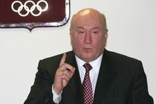 Акулам на съедение