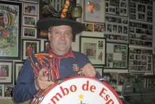 Главный болельщик сборной Испании Маноло-барабанщик. Фото Игоря РАБИНЕРА, "СЭ"